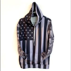🌺 NWT! American flag Camo sleeved sweatshirt.